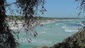 Ein wunderschöner Strand in Mallorca. Der Low Cost Weltenbummler hat es möglich gemacht